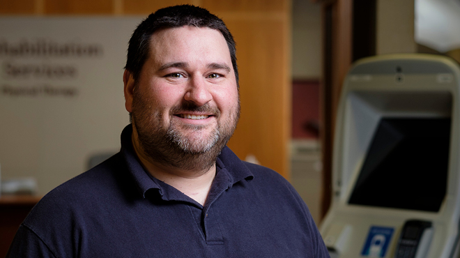 安德鲁卡尔文,M.D.,成为病人,他的眼睛睁开了。