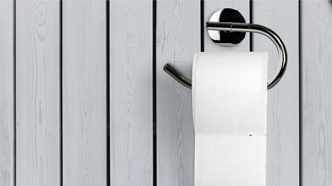 厕纸在墙上