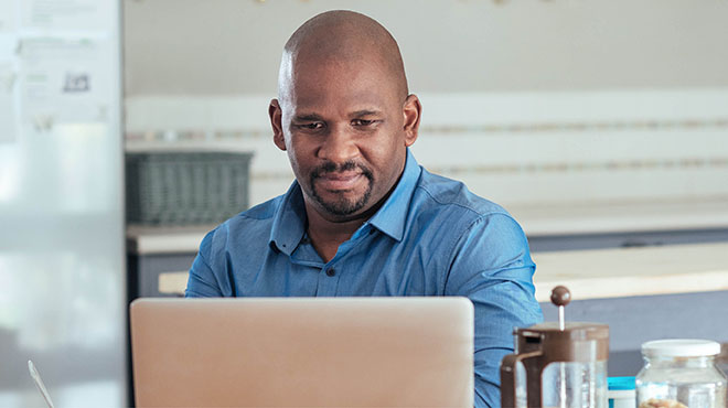 用笔记本电脑进行在线日程安排