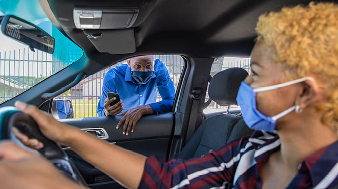 蒙面的人内外车